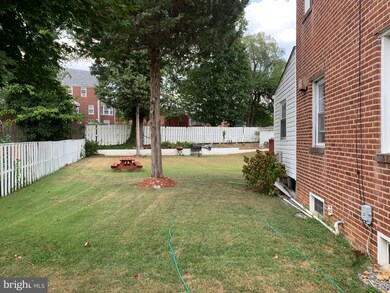 5916 Chillumgate Rd, Hyattsville, MD 20782 - photo 4
