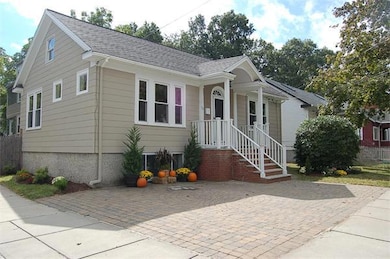 320 Vermont St, West Roxbury, MA 02132 - photo 3