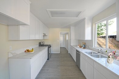 37842 10th St E, Palmdale, CA 93550 - photo 4