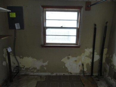 2923 W 12th St, Anderson, IN 46011 - photo 7