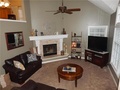 4928 Roundtree St, Shawnee, KS 66226 - photo 2