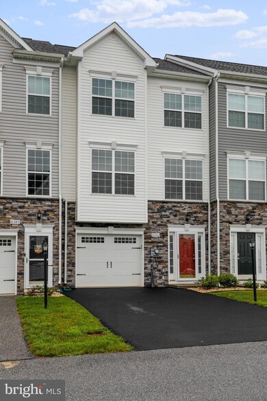 10382 Lantern Ln, Hagerstown, MD 21740 - photo 2