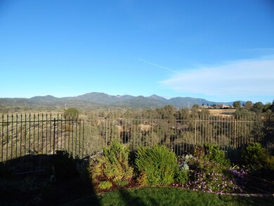 822 Coggins St, Redding, CA 96003 - photo 2