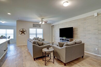 628 E Fairway Lake Dr, Alvin, TX 77511 - photo 4