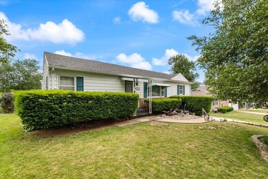 110 Southview Blvd, Shenandoah, IA 51601 - photo 2