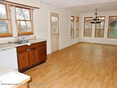 352-513149 - Kitchen and Dining Area - d
