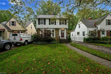 View of front of home featuring a front yard