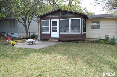 2340 W 59th St, Davenport, IA 52806 - photo 3