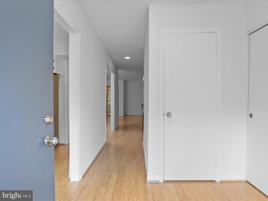 11645 Newbridge Ct, Reston, VA 20191 - photo 2