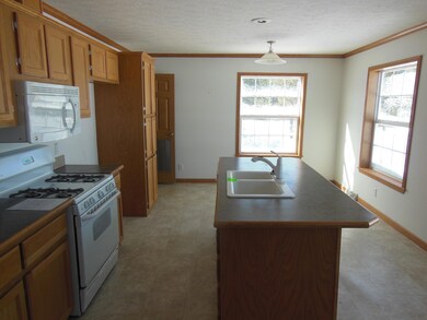 Kitchen and dining combo