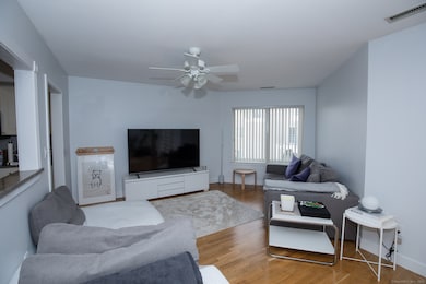 109 Harbour Close unit 109, New Haven, CT 06519 - photo 5