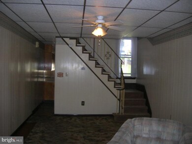 648 1/2 E Broad St, Tamaqua, PA 18252 - photo 3