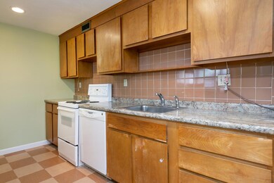 129 Pine St 1 Portland ME-large-006-010-