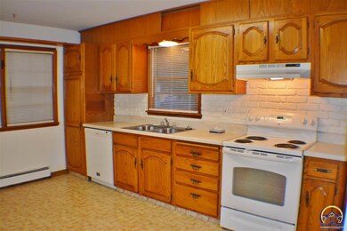 609 SW Crest Dr, Topeka, KS 66606 - photo 3