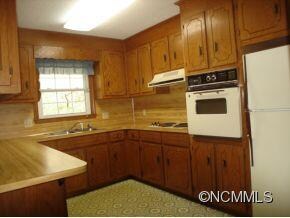 Kitchen with lots of cabinets