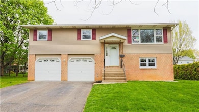 1751 Johnston Dr, Bethlehem, PA 18017 - photo 2