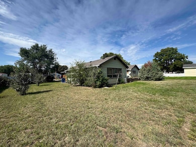 621 Fern St, Sutherland, NE 69165 - photo 2