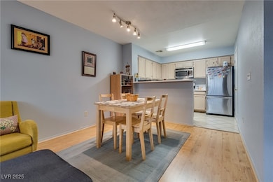 2040 Willowbury Dr unit D, Las Vegas, NV 89108 - photo 5