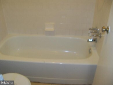 4305 Pembrook Village Dr unit 18, Alexandria, VA 22309 - photo 2