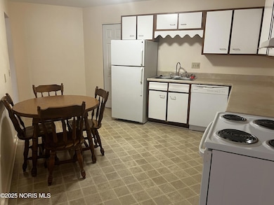 6640 Salisbury Rd, Maumee, OH 43537 - photo 3