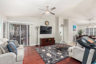 4847 E Abraham Ln, Phoenix, AZ 85054 - photo 3