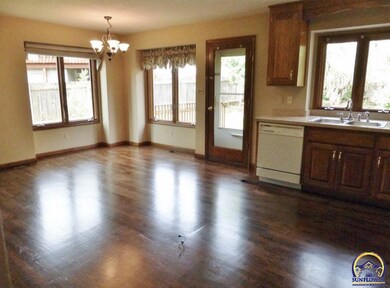 3729 SW Woodglen St, Topeka, KS 66610 - photo 7
