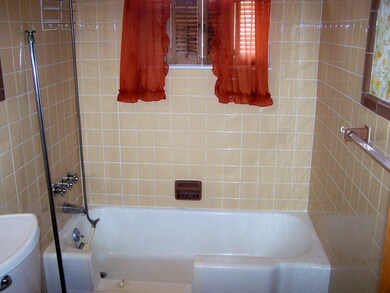 205 Bristol St unit 205-206, Seabrook, NH 03874 - photo 3