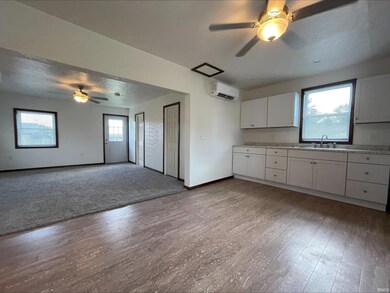 302 W Pleasant St, Churubusco, IN 46723 - photo 7