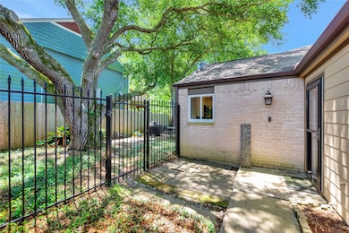 16630 Oxnard Ln, Friendswood, TX 77546 - photo 3