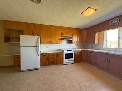 1410 Locust St, Sutherland, NE 69165 - photo 7