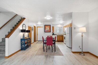 Kitchen / Dining (5470)