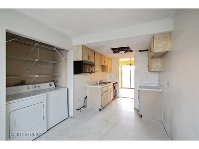 1063 Cascade Dr, Aurora, IL 60506 - photo 5