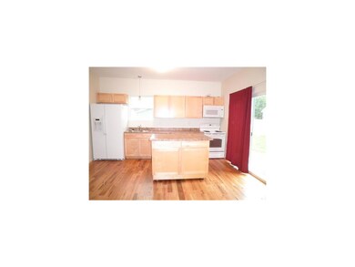 Kitchen. Beautiful kitchen with portable island.