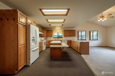 831 Highline Dr, East Wenatchee, WA 98802 - photo 5