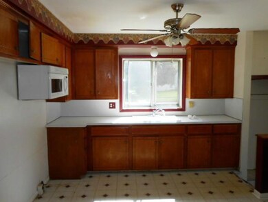 4724 Lowcroft Ave, Lansing, MI 48910 - photo 3