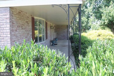 537 N Angle St, Mount Joy, PA 17552 - photo 4