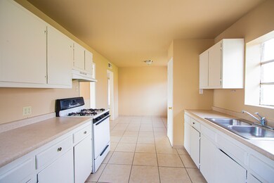 7741 Mustang Ave, El Paso, TX 79915 - photo 4