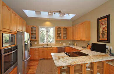 5 Edgewater Alley - Kitchen