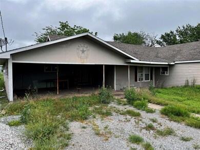 810 E Grand St, Whitewright, TX 75491 - photo 2