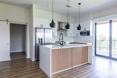 This 5th floor corner condo sits in a neighborhood that is a perfect balance of urban amenities with community charm.