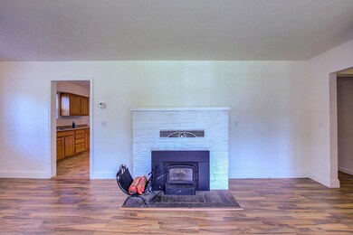 1353 NE Evans St, Grants Pass, OR 97526 - photo 4