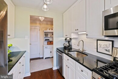 Potomac Plaza Terraces unit 917, Washington, DC 20037 - photo 3