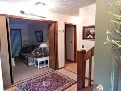 6121 Lakeview Dr, Pocono Pines, PA 18350 - photo 3