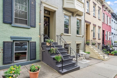 2-web-or-mls-221-jay-st