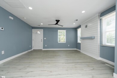 200 Mcdaniel Ave, Greer, SC 29651 - photo 4