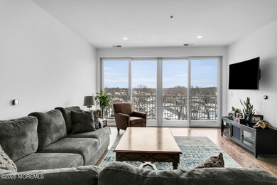 432 Ocean Blvd Long Branch NJ-large-010-