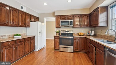 4318 Poplar Forest Ct, Chantilly, VA 20151 - photo 3