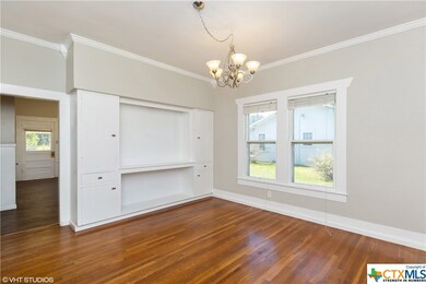 609 E Weinert St, Seguin, TX 78155 - photo 7