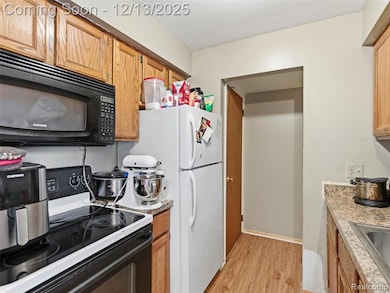 8207 Dartmouth Dr, Warren, MI 48093 - photo 7