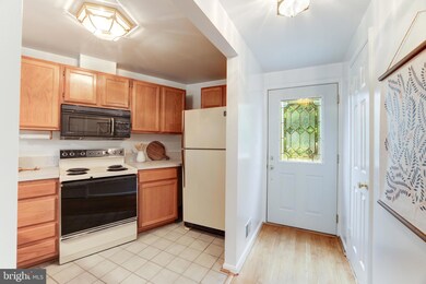 1686 Oaktree Ct, Reston, VA 20194 - photo 4